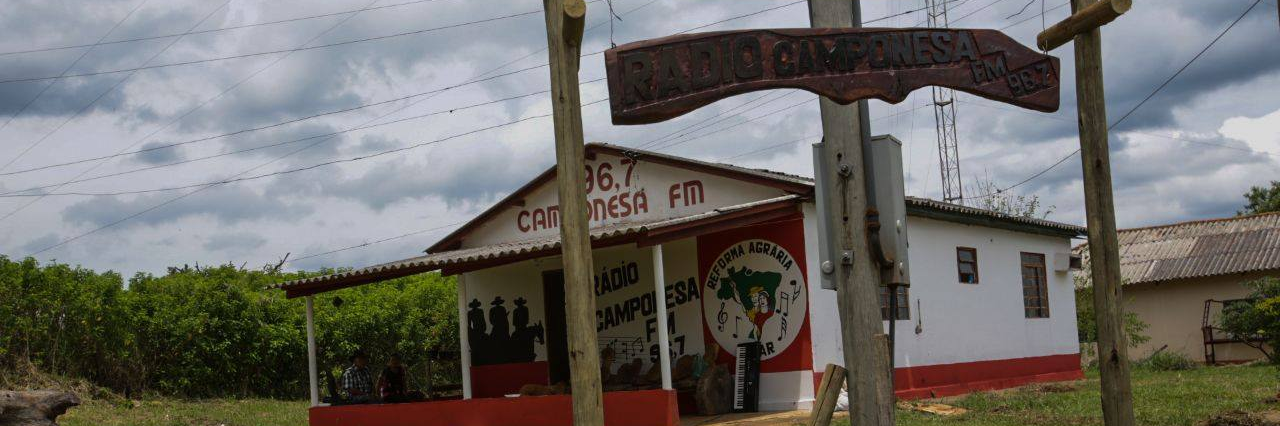 Rádio Camponesa FM 96,7 Há  25 anos ocupando o Latifúndio do ar